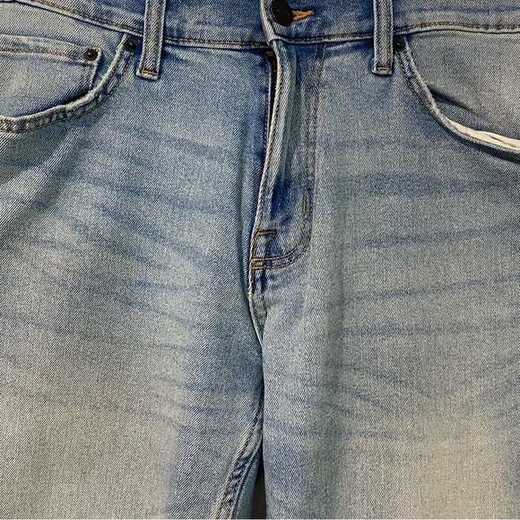 Goodfellow & Co. Men's 34W x 32L CoolMax Straight Fit Light Wash Denim Jeans - Picture 6 of 12